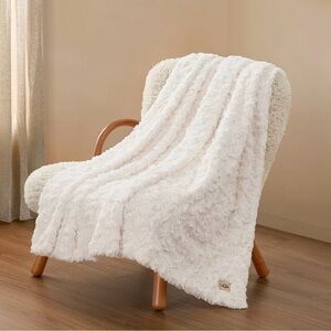 UGG Adalee Cozy Faux Fur Throw Natural White 50x70 NWT